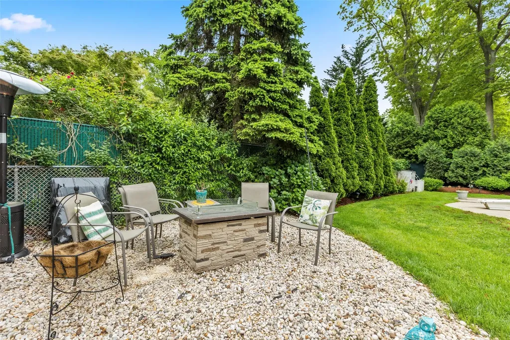 8 Wichard Boulevard Commack NY 11725