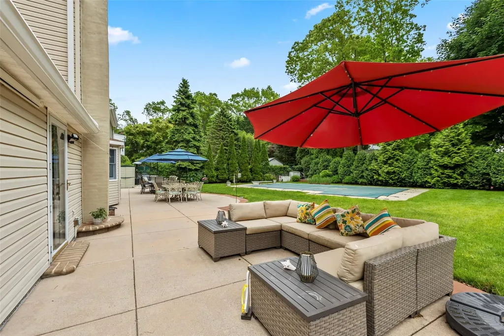 8 Wichard Boulevard Commack NY 11725