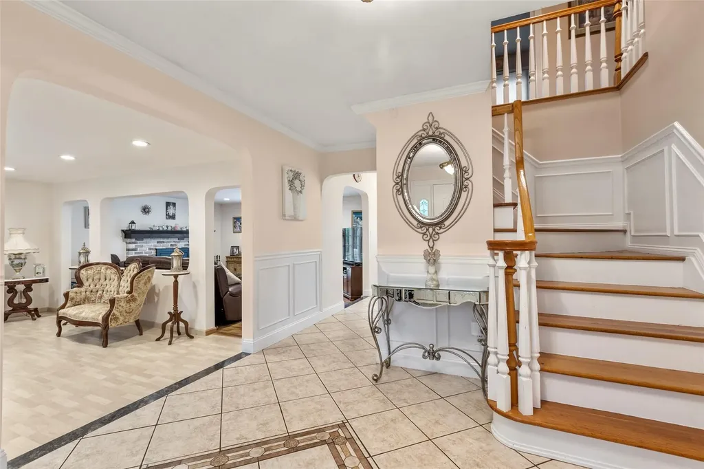 8 Wichard Boulevard Commack NY 11725