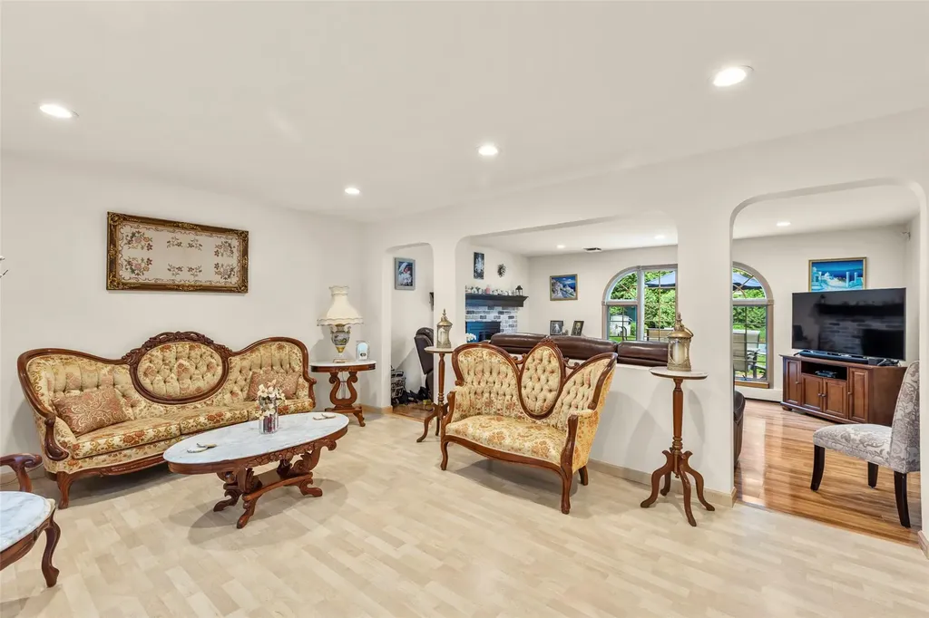 8 Wichard Boulevard Commack NY 11725