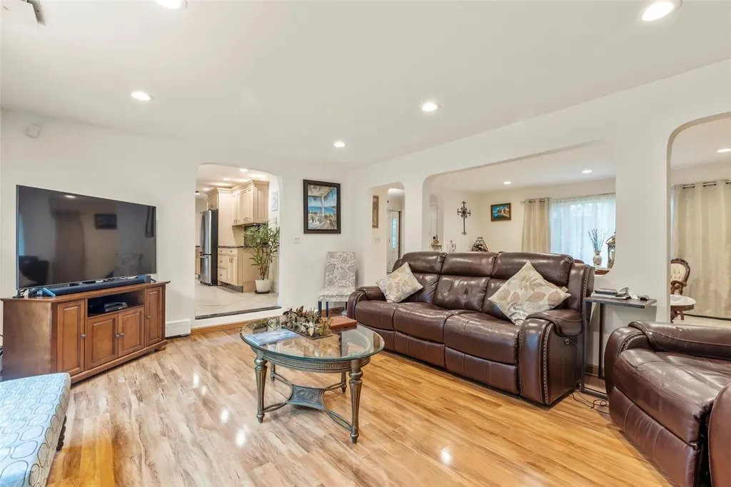 8 Wichard Boulevard Commack NY 11725