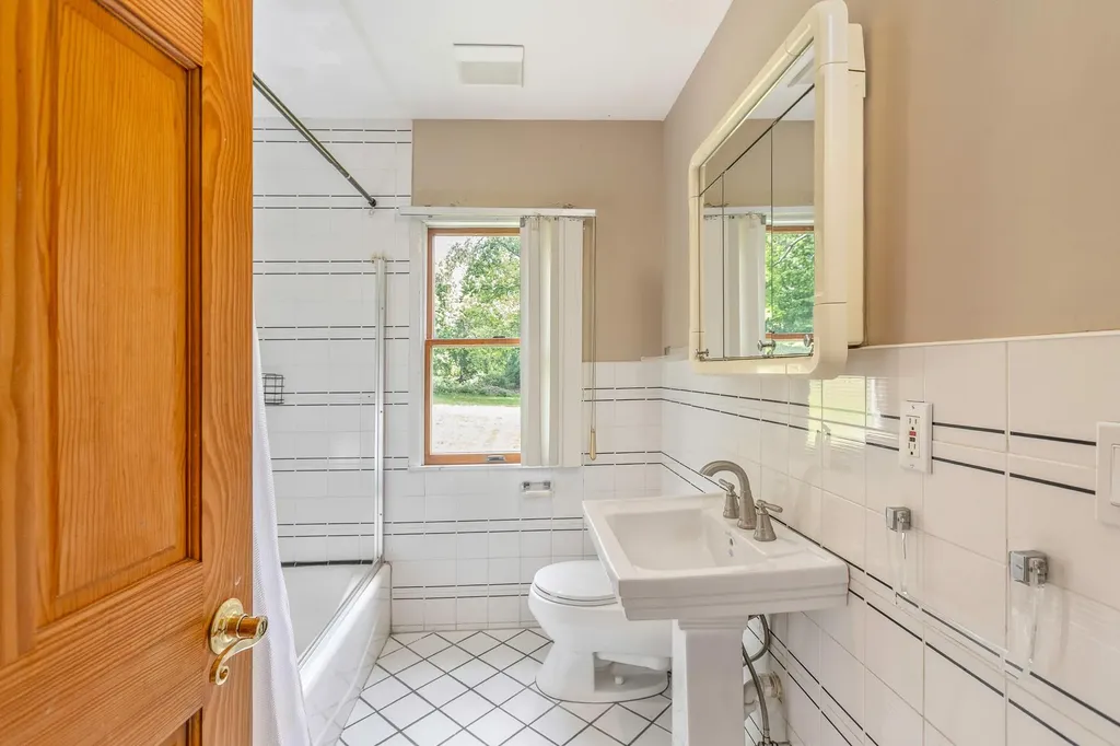 49 Hawkins Road Stony Brook NY 11790