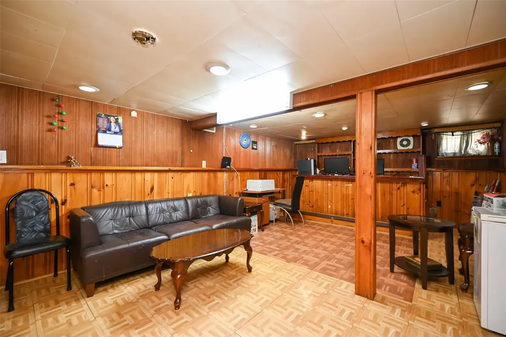 518 Terrace Boulevard New Hyde Park NY 11040