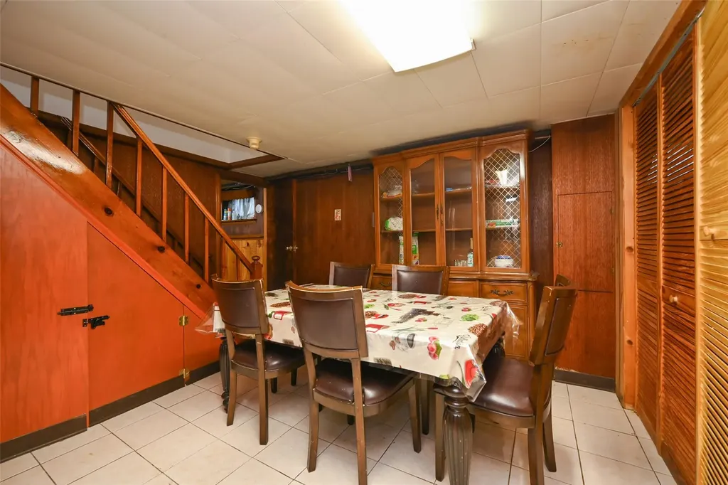 518 Terrace Boulevard New Hyde Park NY 11040