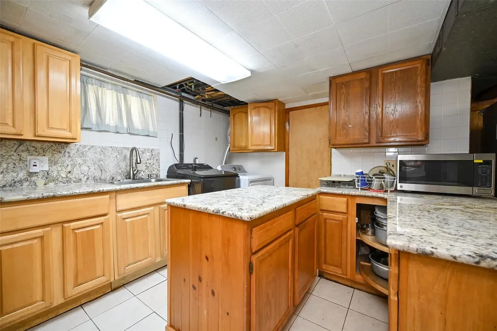 518 Terrace Boulevard New Hyde Park NY 11040