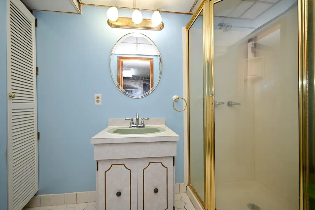 518 Terrace Boulevard New Hyde Park NY 11040
