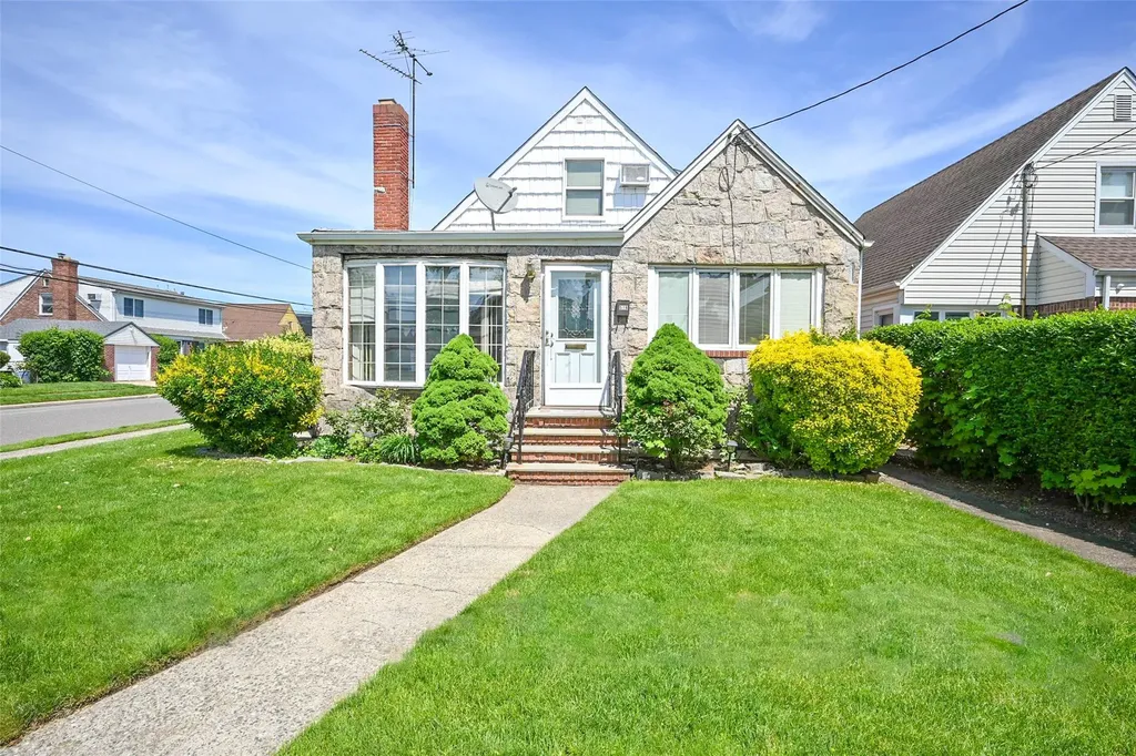 518 Terrace Boulevard New Hyde Park NY 11040