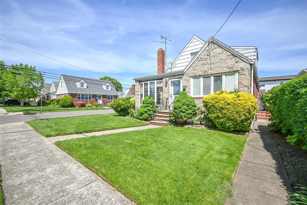 518 Terrace Boulevard New Hyde Park NY 11040