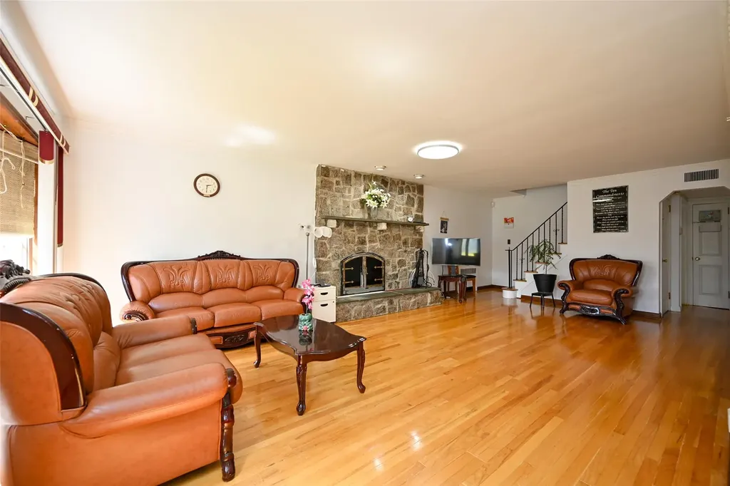 518 Terrace Boulevard New Hyde Park NY 11040