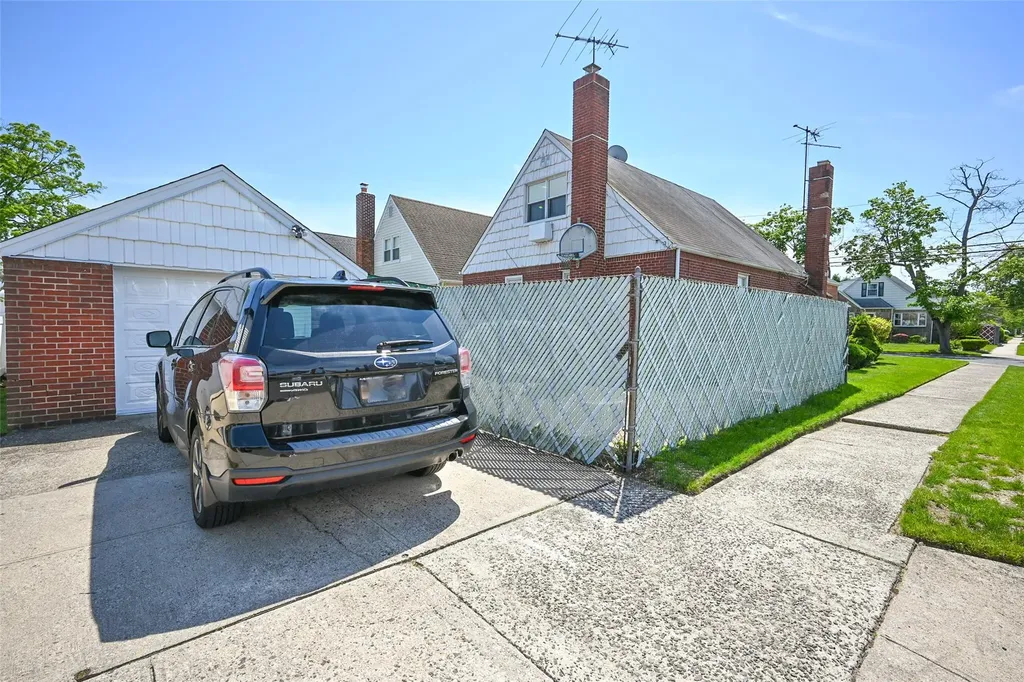 518 Terrace Boulevard New Hyde Park NY 11040