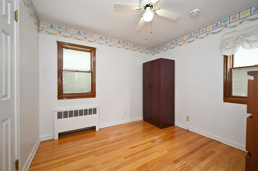 518 Terrace Boulevard New Hyde Park NY 11040