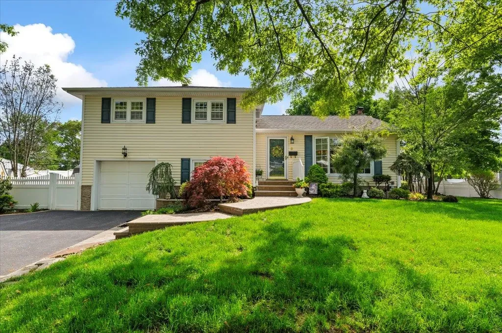 2 Manor Drive Bethpage NY 11714
