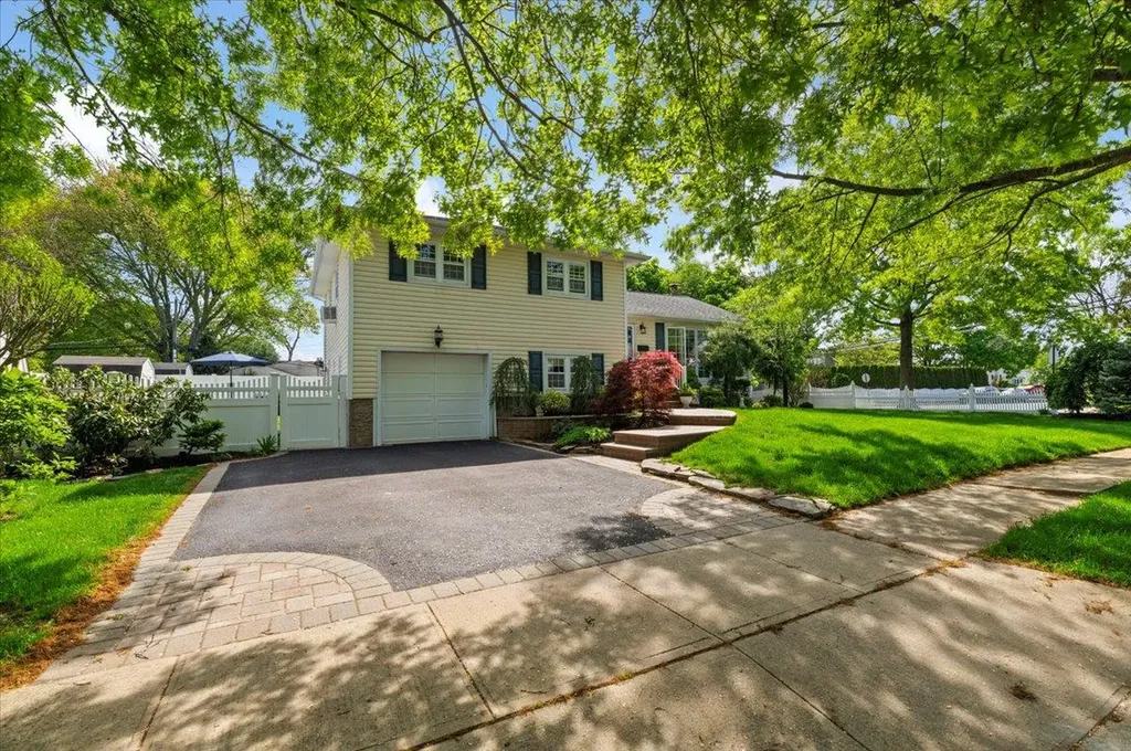 2 Manor Drive Bethpage NY 11714