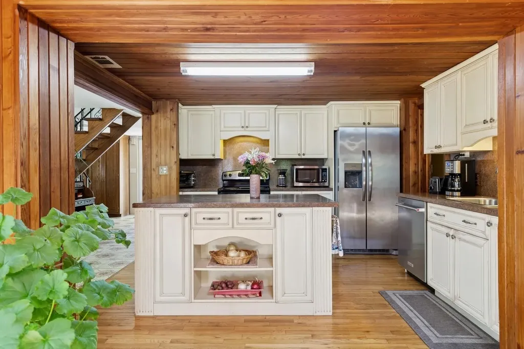 291 E Woodside Avenue East Patchogue NY 11772