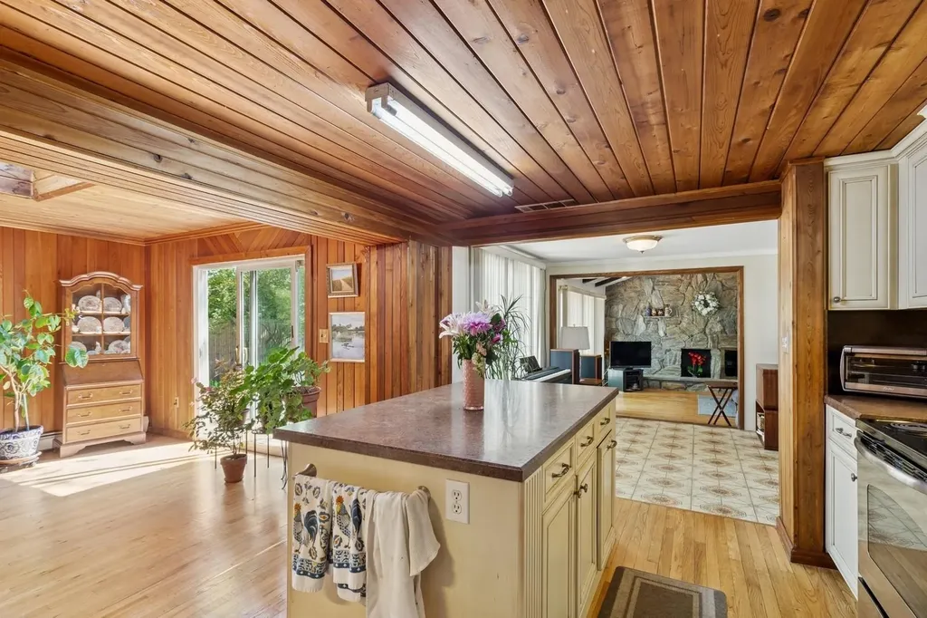 291 E Woodside Avenue East Patchogue NY 11772