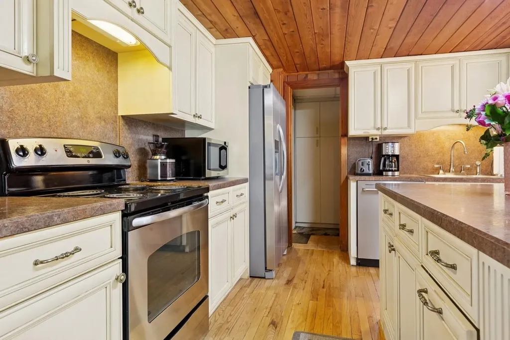 291 E Woodside Avenue East Patchogue NY 11772