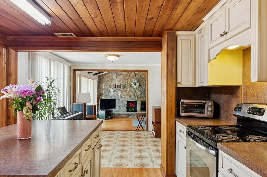 291 E Woodside Avenue East Patchogue NY 11772