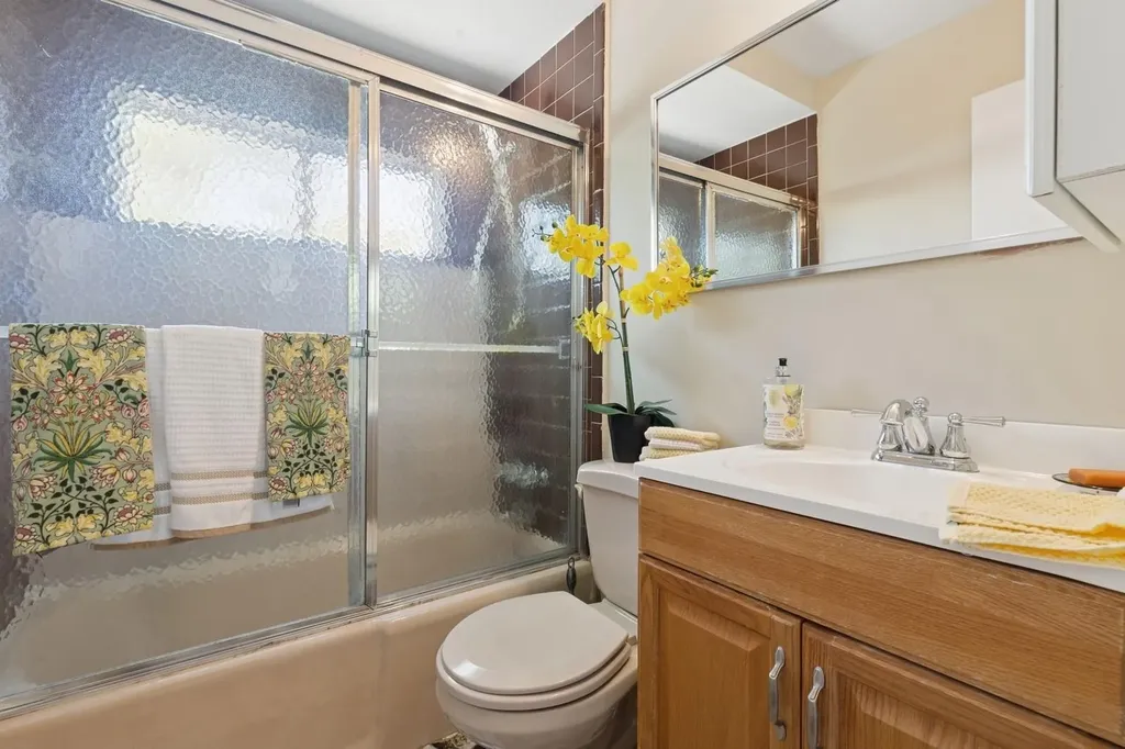 291 E Woodside Avenue East Patchogue NY 11772