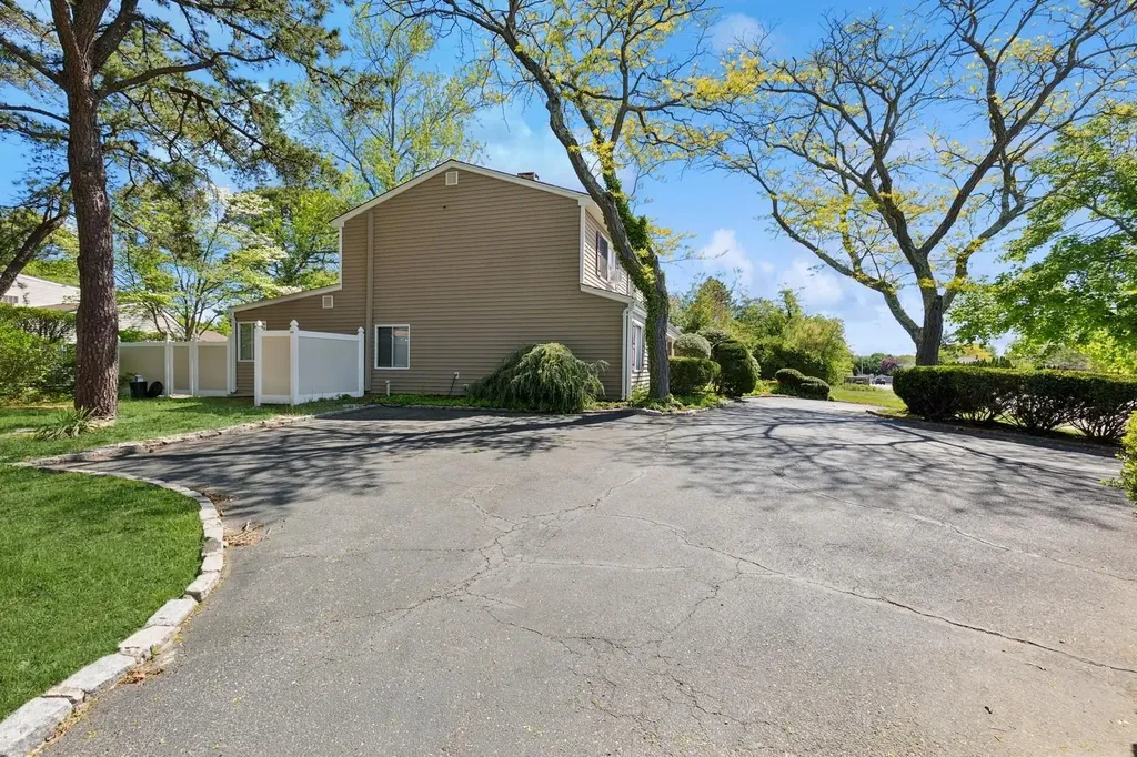 291 E Woodside Avenue East Patchogue NY 11772