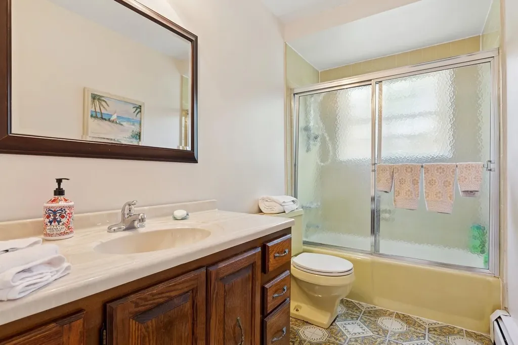 291 E Woodside Avenue East Patchogue NY 11772