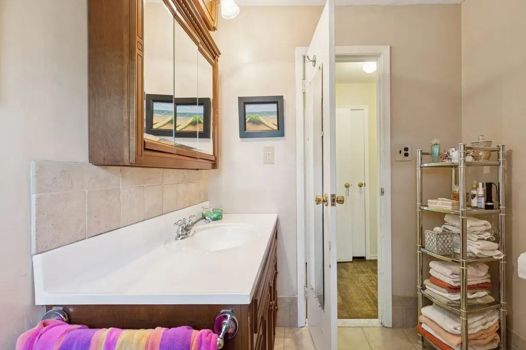 291 E Woodside Avenue East Patchogue NY 11772