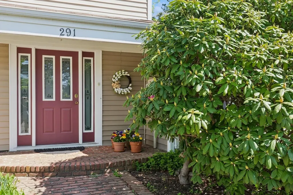 291 E Woodside Avenue East Patchogue NY 11772