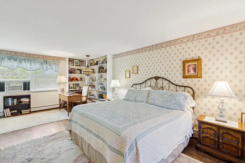 291 E Woodside Avenue East Patchogue NY 11772