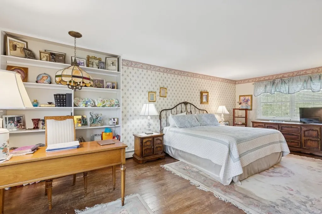 291 E Woodside Avenue East Patchogue NY 11772