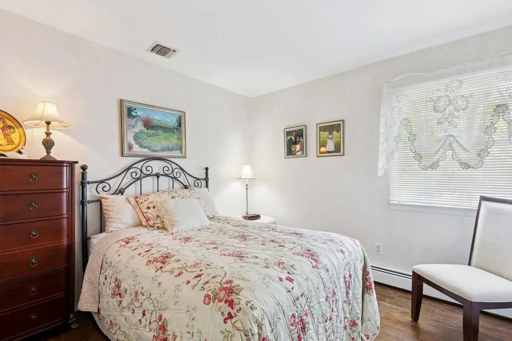 291 E Woodside Avenue East Patchogue NY 11772