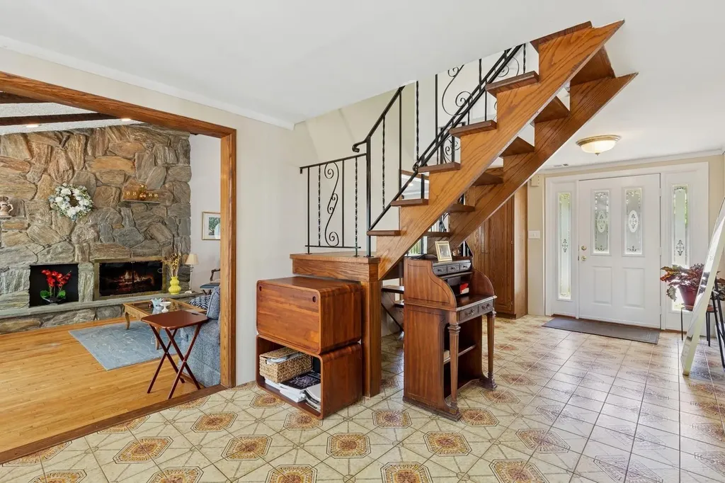 291 E Woodside Avenue East Patchogue NY 11772