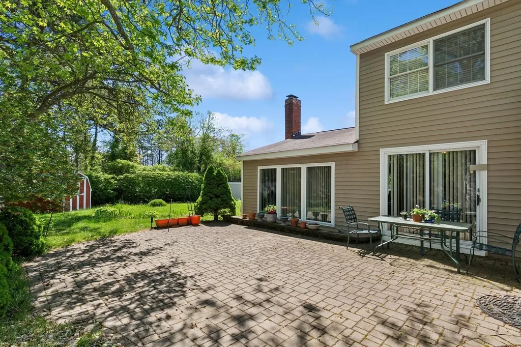 291 E Woodside Avenue East Patchogue NY 11772