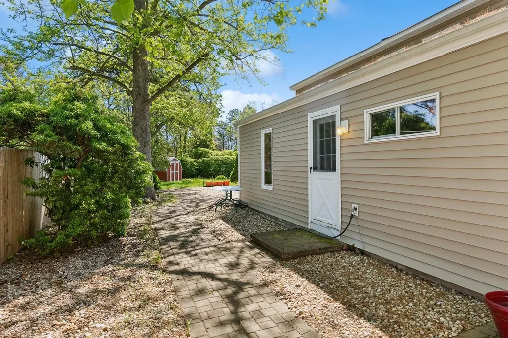 291 E Woodside Avenue East Patchogue NY 11772