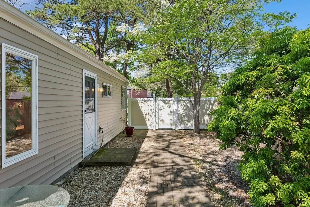 291 E Woodside Avenue East Patchogue NY 11772