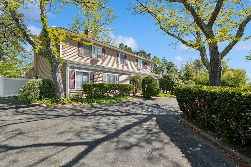 291 E Woodside Avenue East Patchogue NY 11772