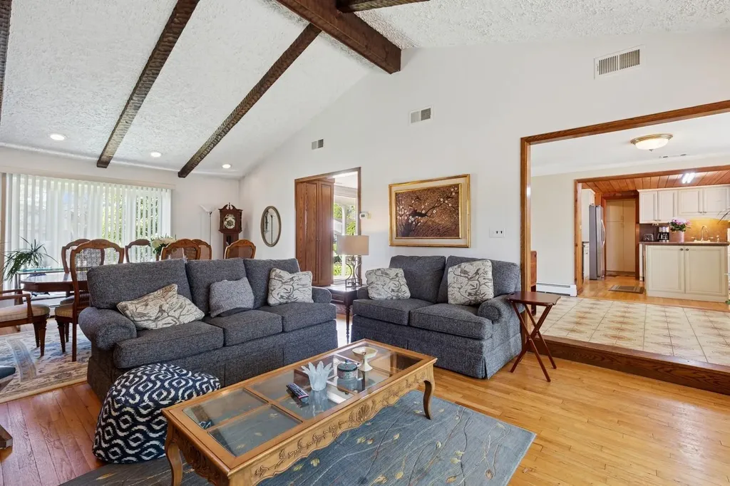 291 E Woodside Avenue East Patchogue NY 11772