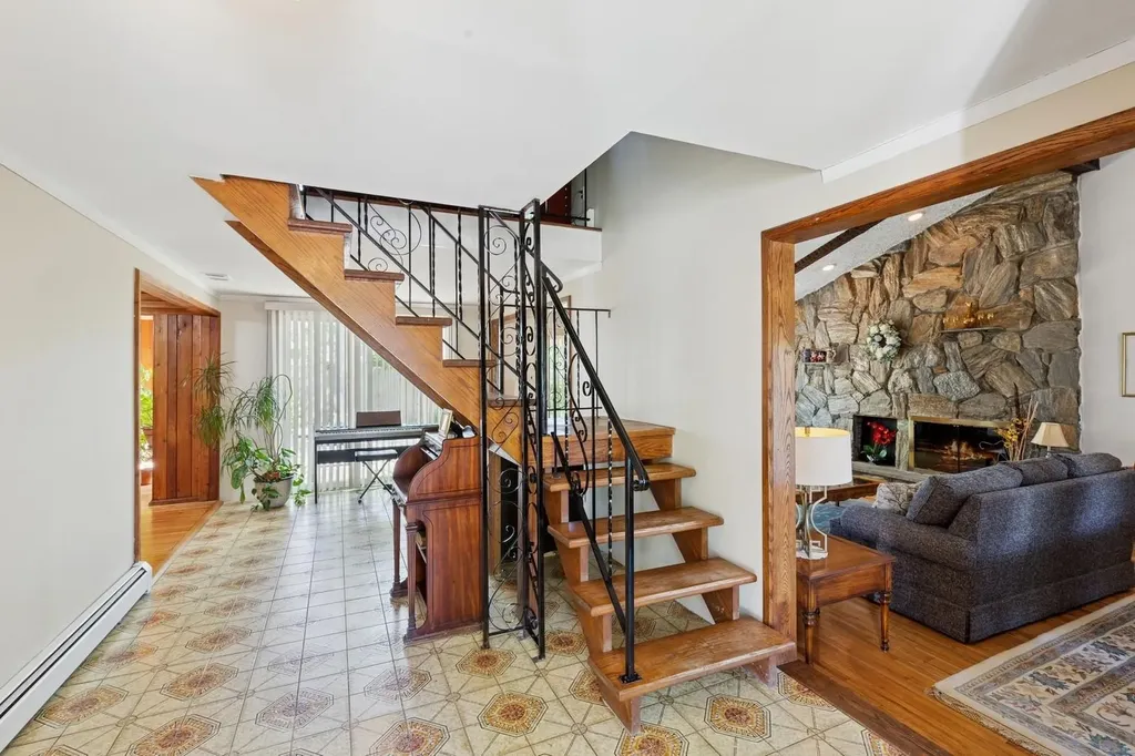 291 E Woodside Avenue East Patchogue NY 11772