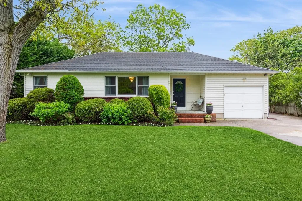 221 Schoenfeld Boulevard Patchogue NY 11772