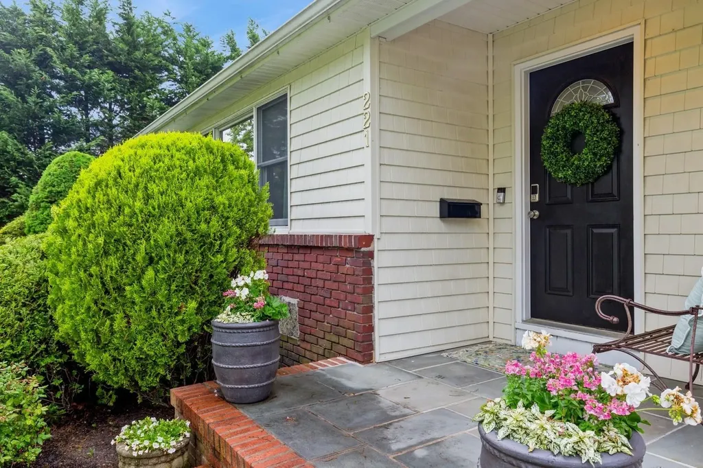 221 Schoenfeld Boulevard Patchogue NY 11772