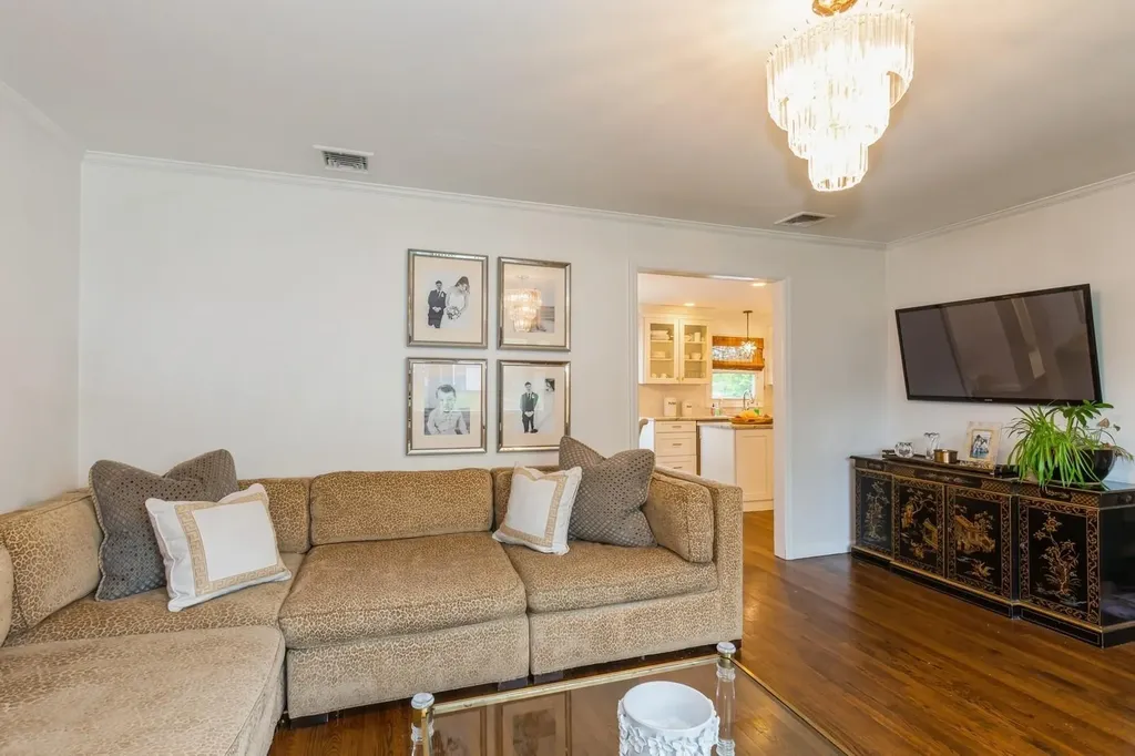 221 Schoenfeld Boulevard Patchogue NY 11772