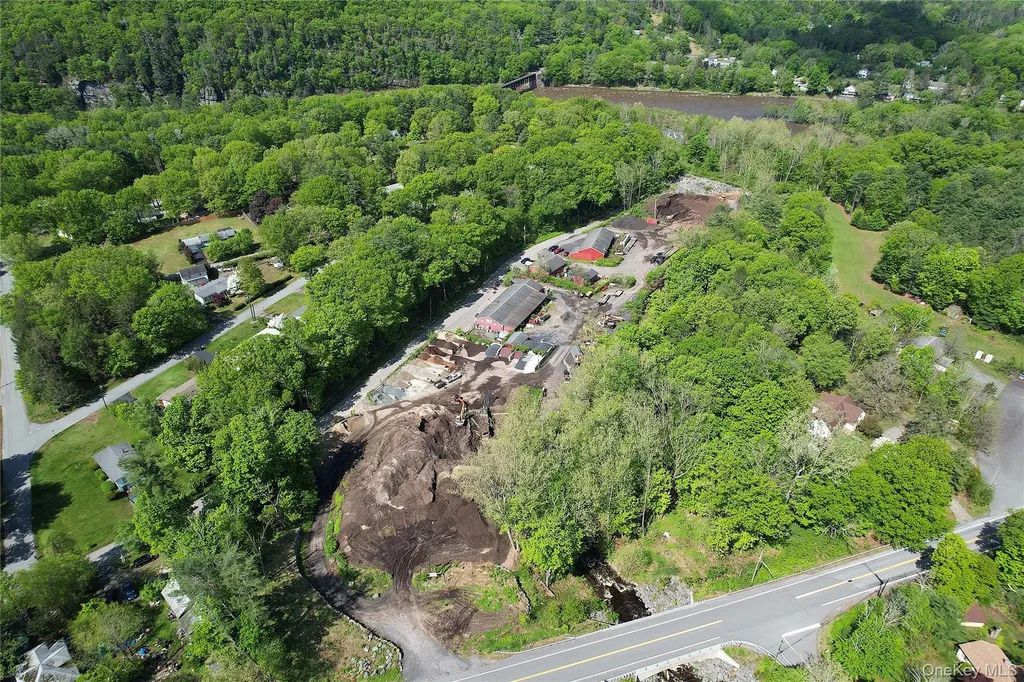 26 Hook Road Sparrowbush NY 12780