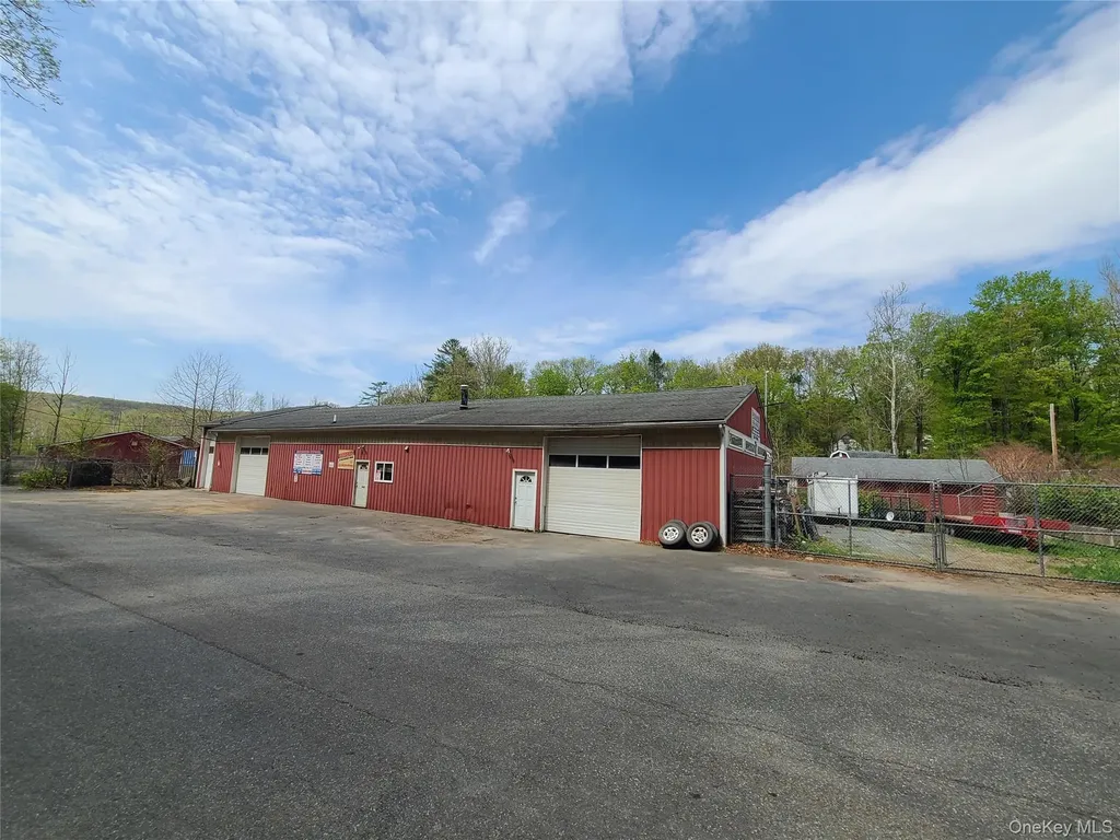 26 Hook Road Sparrowbush NY 12780