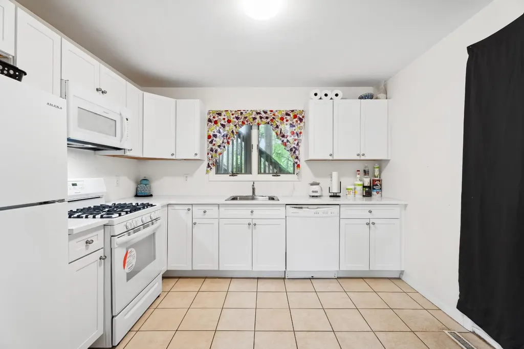 1806 County Road 39 Southampton NY 11968