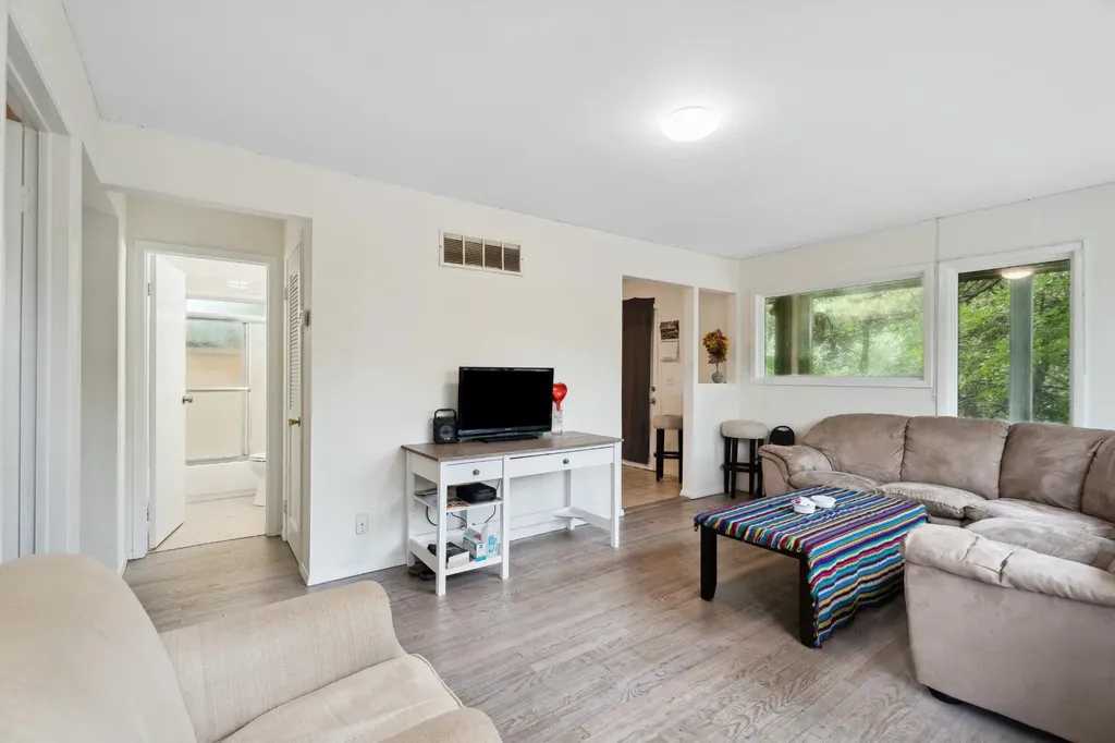 1806 County Road 39 Southampton NY 11968