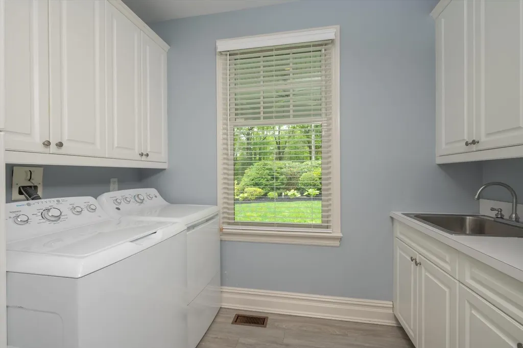 84 Saw Mill Road Cold Spring Harbor NY 11724