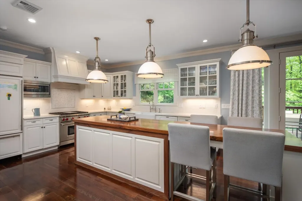 84 Saw Mill Road Cold Spring Harbor NY 11724