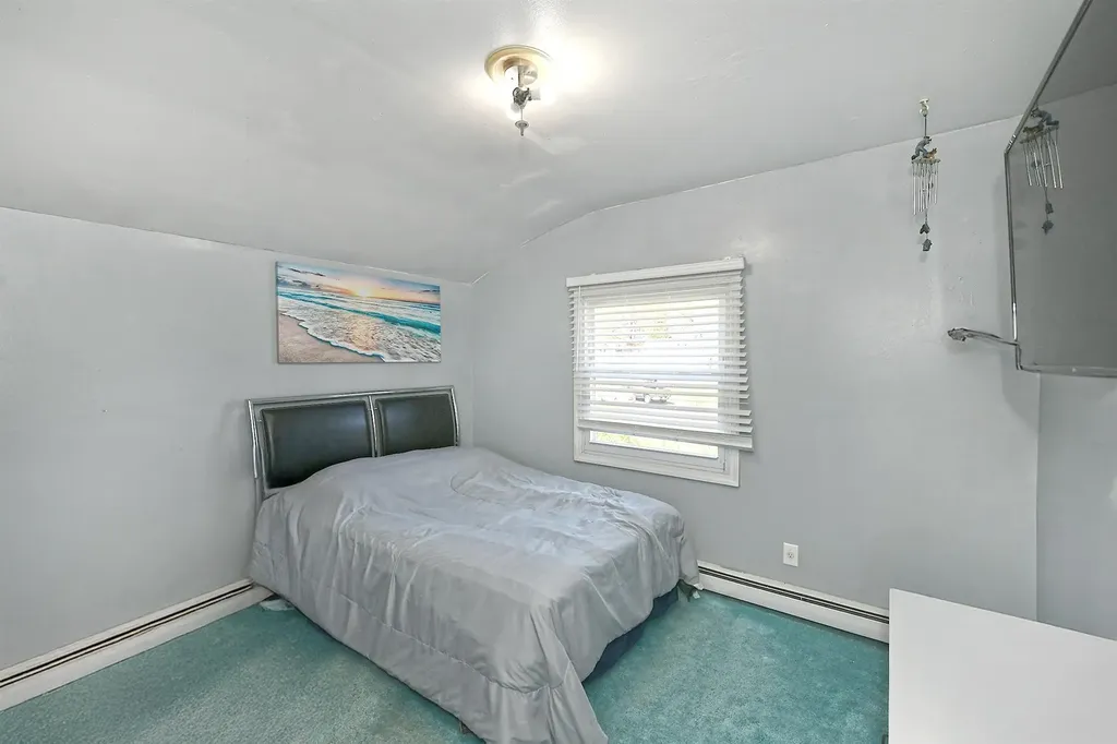 4 Split Pine Circle Medford NY 11763