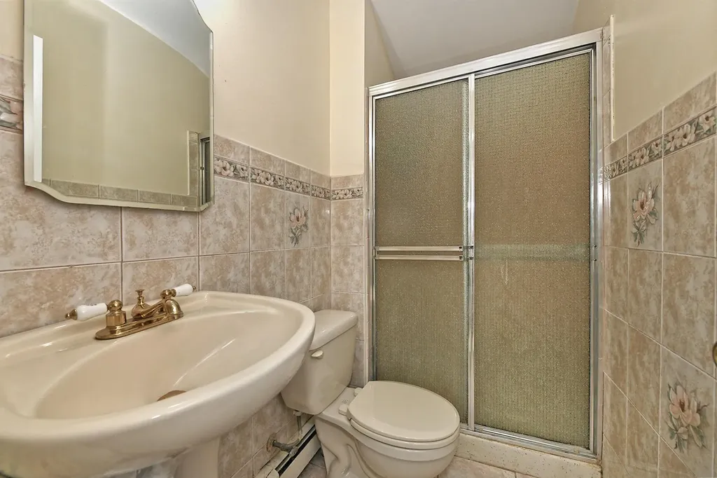 4 Split Pine Circle Medford NY 11763