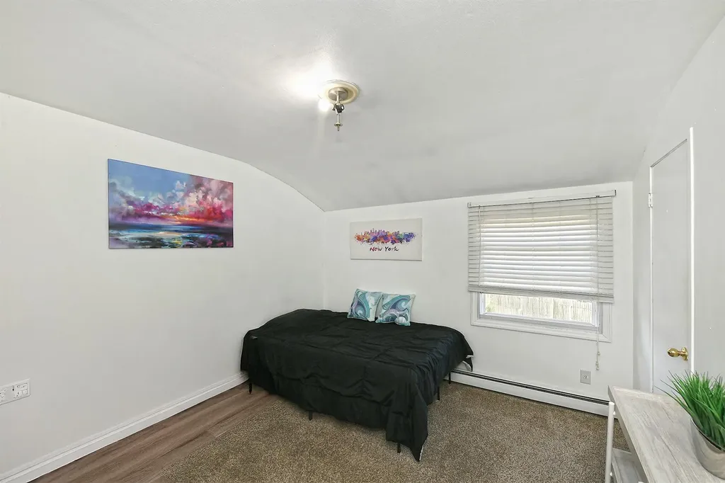 4 Split Pine Circle Medford NY 11763