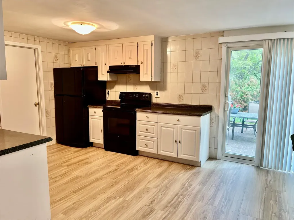 4 Split Pine Circle Medford NY 11763