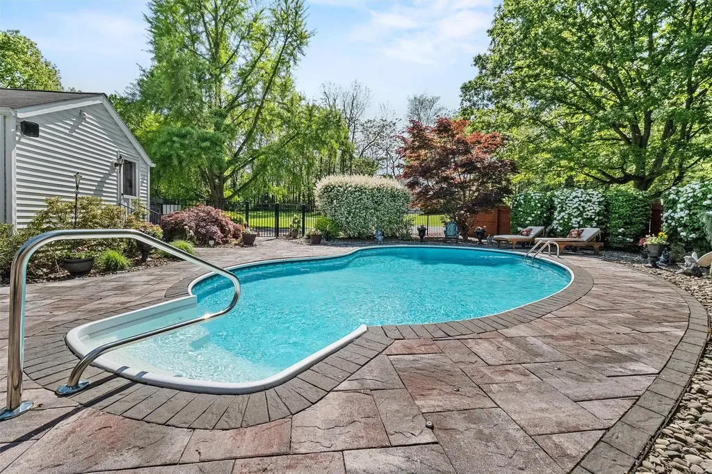 70 Willow Lane New Windsor NY 12553